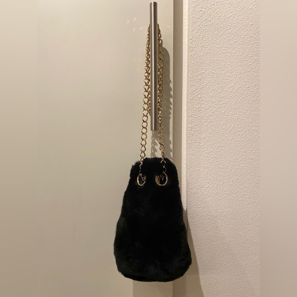 Yves Salomon black fur bucket bag SSENSE exclusive - Picture 4 of 5